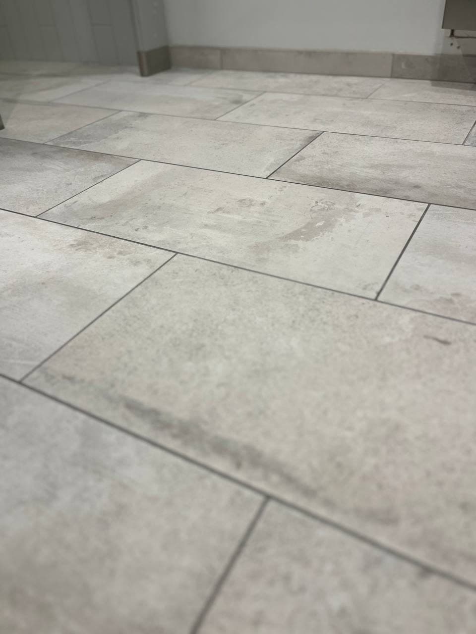 Large-Format Stone-Look Floor