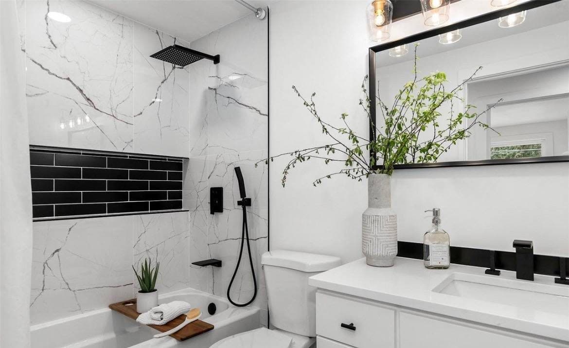 Marble-Look Tub Surround with Black Niche
